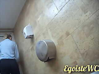 NEW! Close-up urinating girl's cooter in